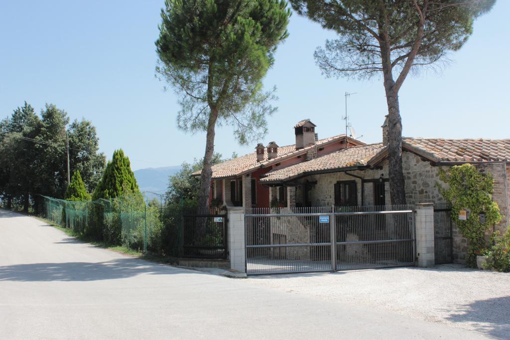 Societa Agricola F.Lli Angelucci Villa Cannara Eksteriør billede
